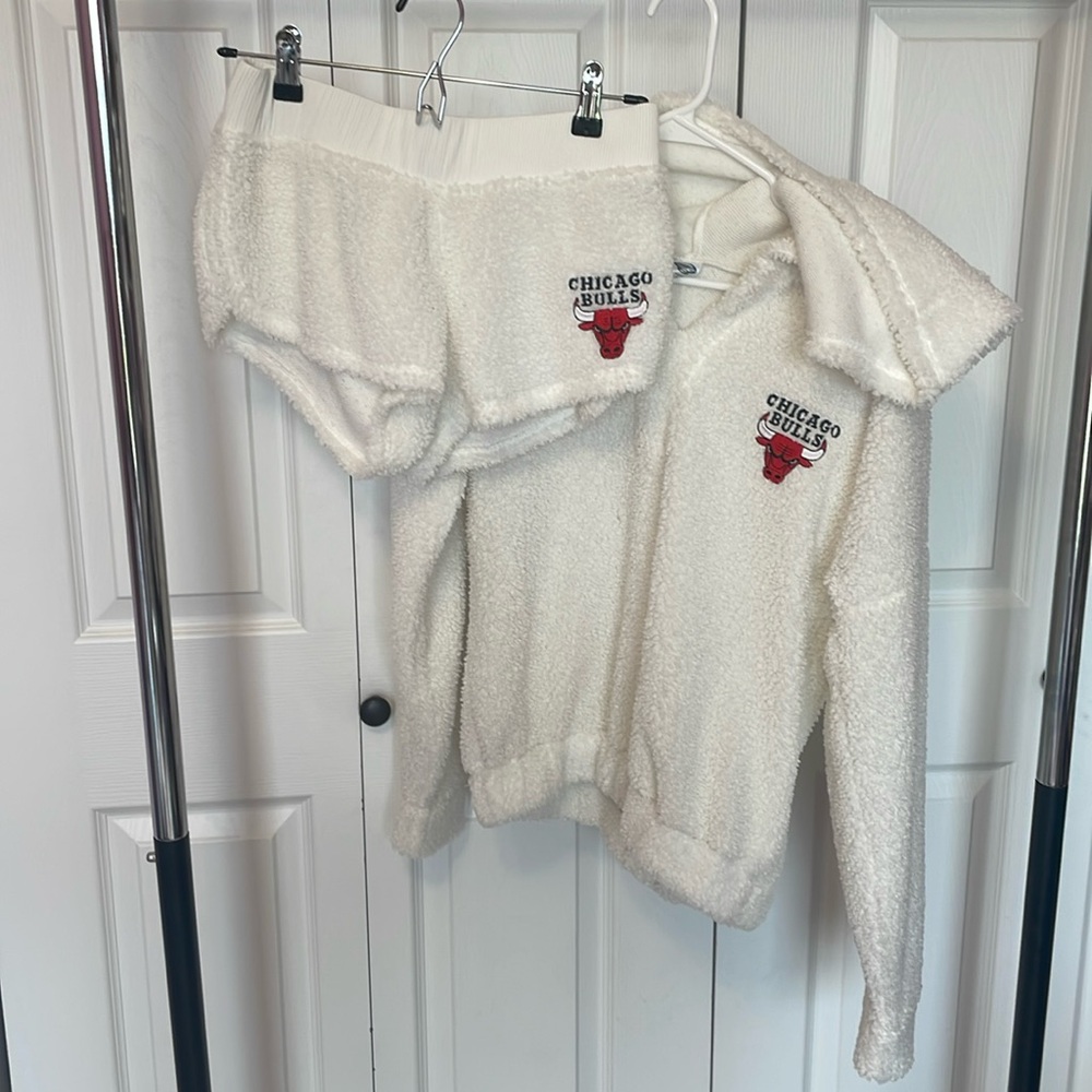 Chicago Bulls Hooded Sherpa Pajama Set Size Small